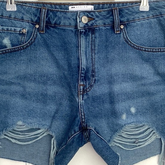 (A13) ASOS Women's Blue Denim Distressed Shorts, Size 32, NWT - Picture 2 of 6